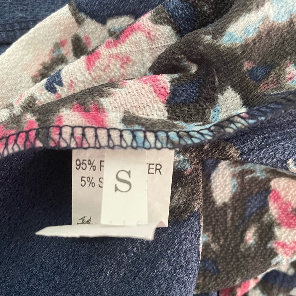 Floral Women's Romper - Navy‎ and Pink - Size Small - Picture 9 of 10